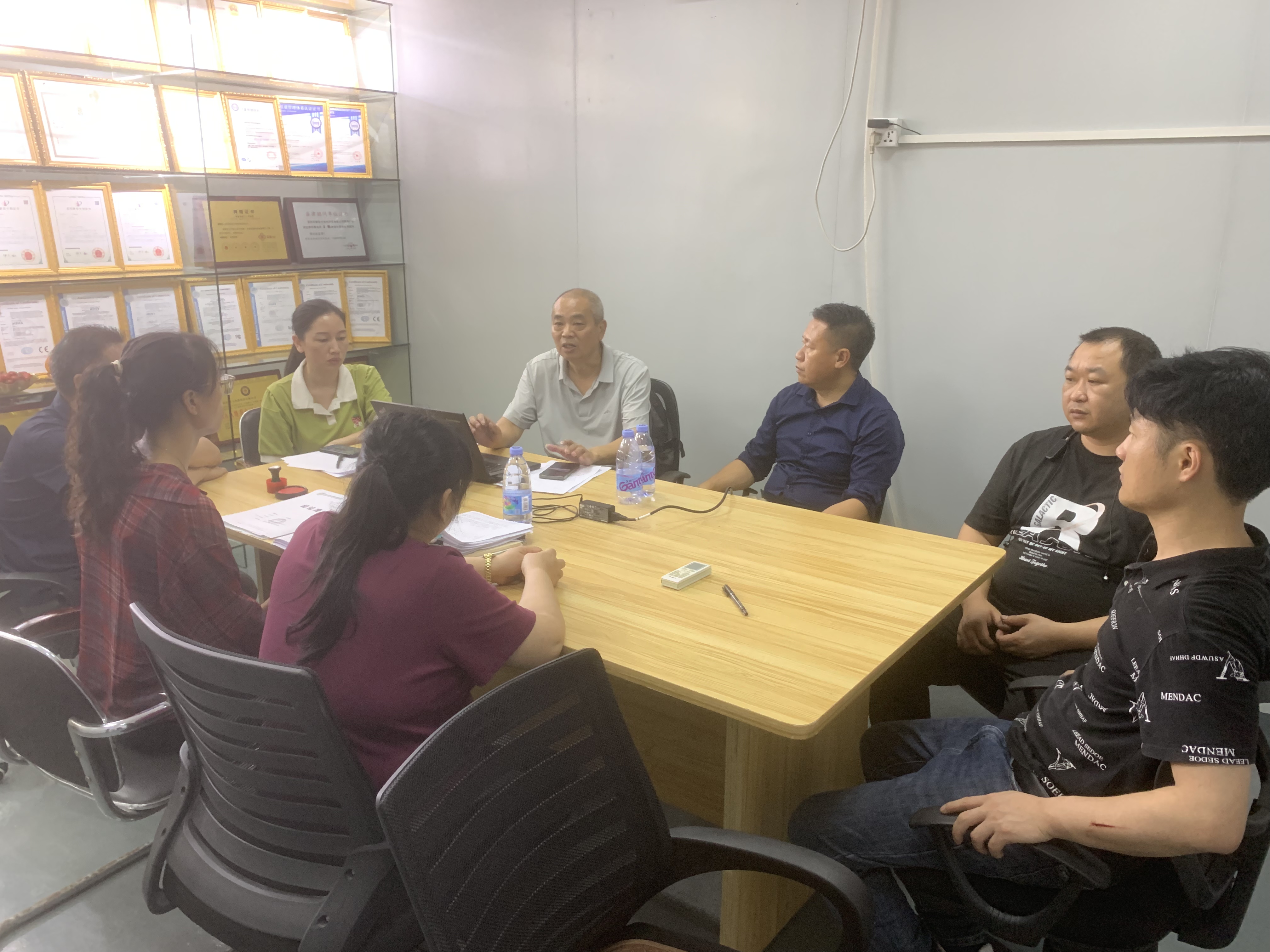 Förstärkning av kvalitetsförsvarslinjen och stärkande av teknisk uppgradering - Shenzhen Xinhongda Electric Heating Technology Co., Ltd. genomför intern kvalitetsutbildning